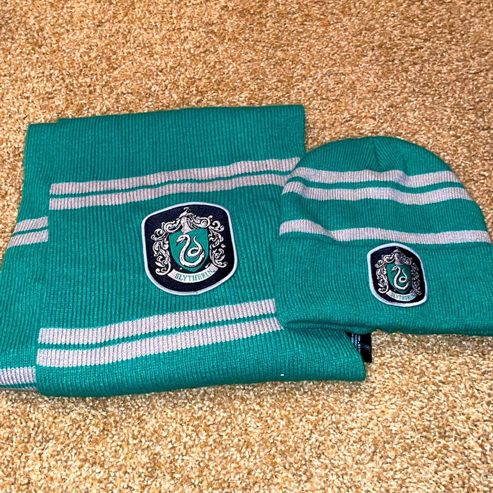 Harry potter, hat and scarf set slithering house